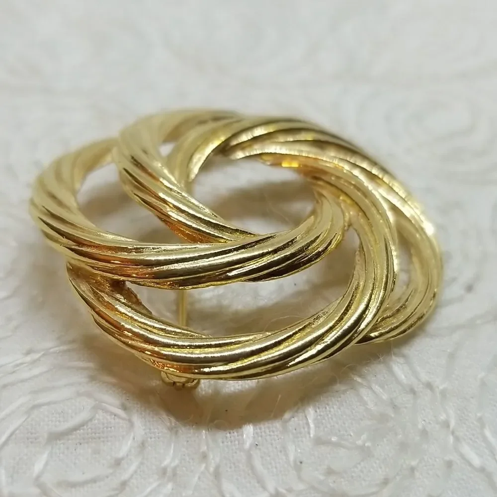 Monet Swirl Brooch Pin Open Gold Tone Circle